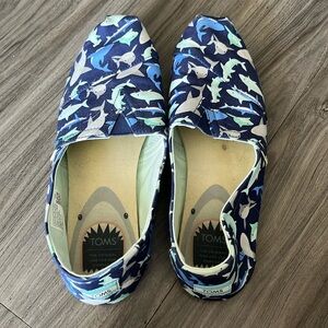Shark Print TOMS